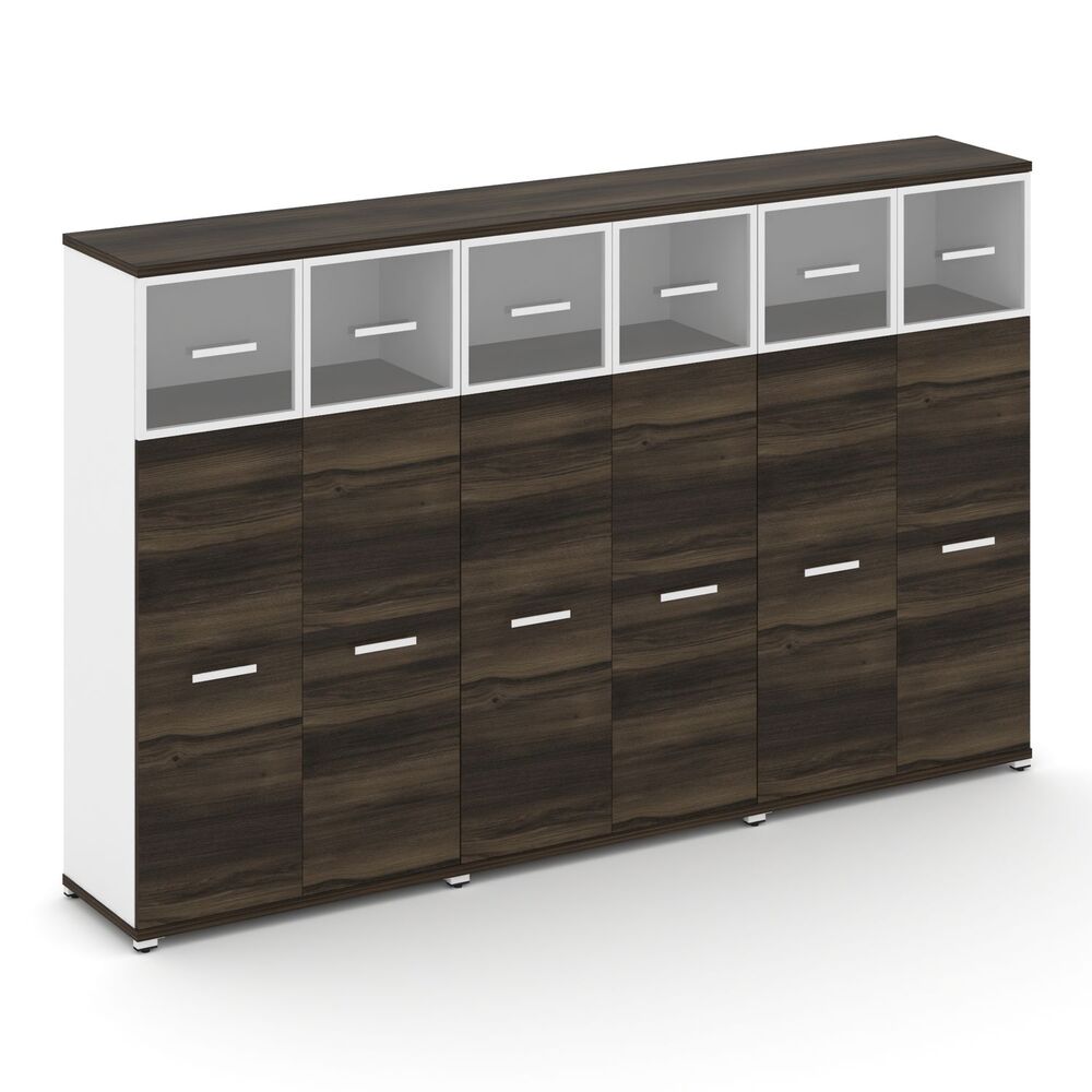 Шкаф три широкие секции, 4 ниши