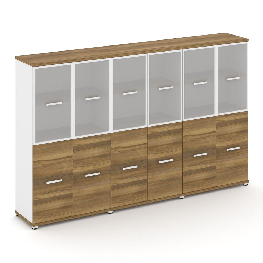 Шкаф три широкие секции, 4 ниши