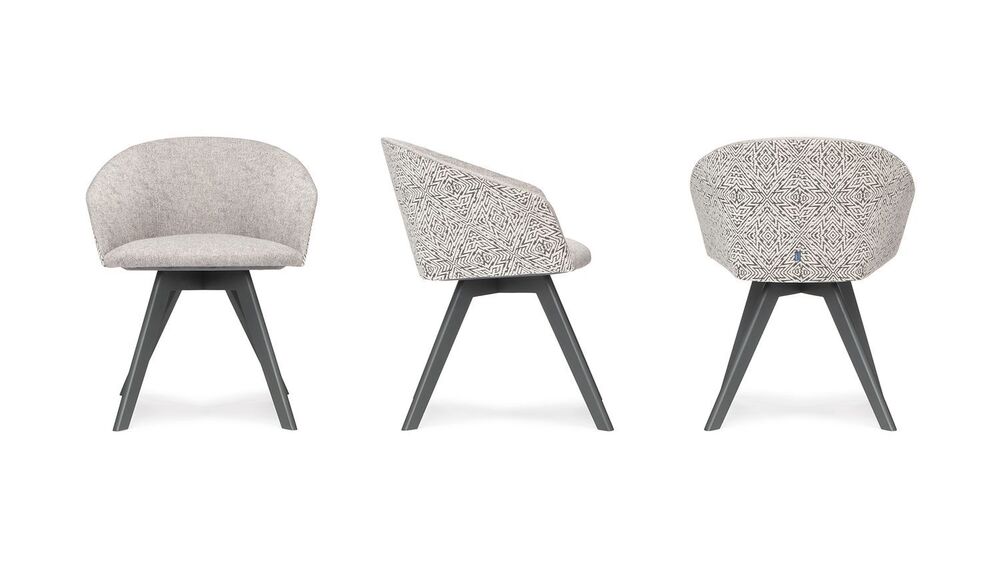 Кресло на деревянной крестовине