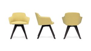 Кресло на деревянной крестовине