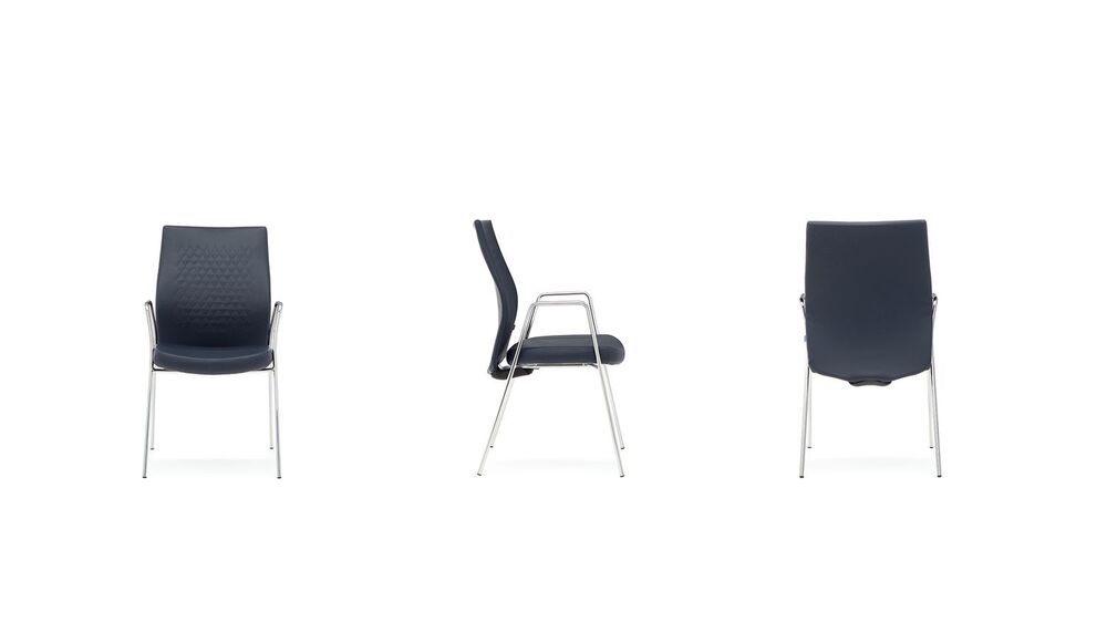 Кресло со средней спинкой на ножках