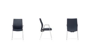 Кресло со средней спинкой на ножках